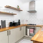 Business Friendly & Spacious 2Br Home - Perfectly Located For Working In Swansea