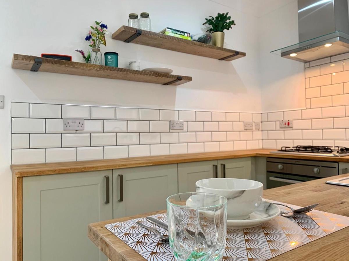 Business Friendly & Spacious 2br - Perfectly Located For Working In