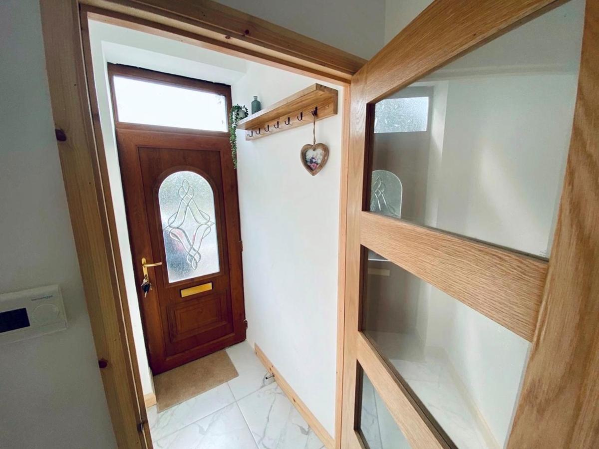 Business Friendly & Spacious 2br - Perfectly Located For Working In Holiday home *