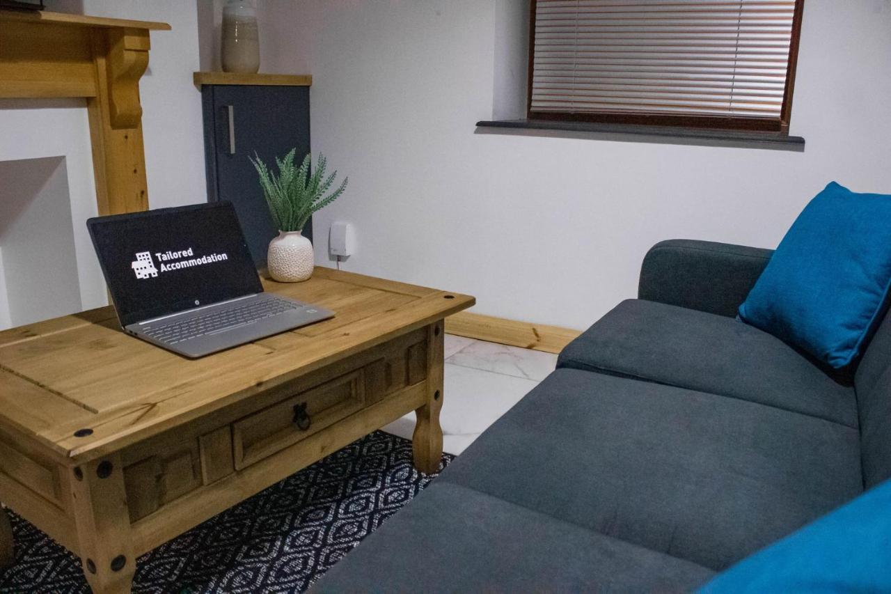 Business Friendly & Spacious 2br - Perfectly Located For Working In Holiday home *