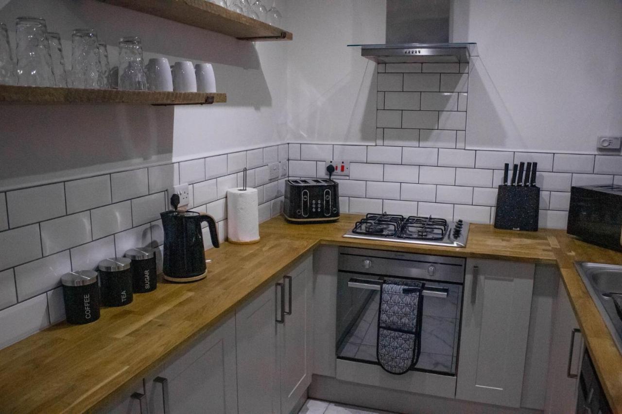Holiday home Business Friendly & Spacious 2br - Perfectly Located For Working In *