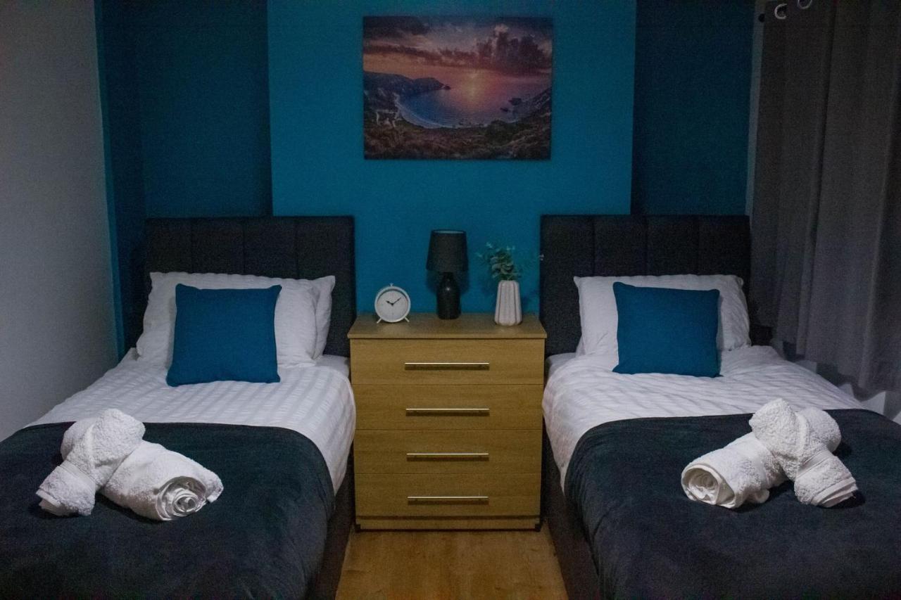 Holiday home Business Friendly & Spacious 2br - Perfectly Located For Working In