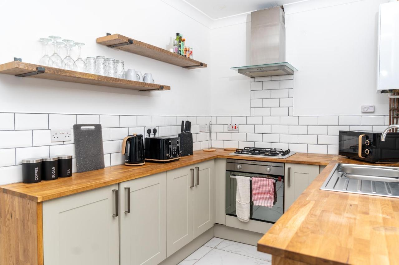 Holiday home Business Friendly & Spacious 2br - Perfectly Located For Working In Swansea